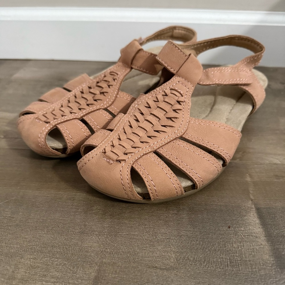 NEW Earth Origins Closed‎ Toe Sandals Women 8 Beige Tan Leather Suede Woven